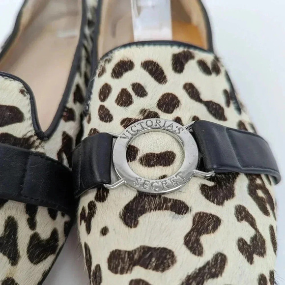Victoria's Secret Cow Print Ballet Flats - 7 - Picture 3 of 13